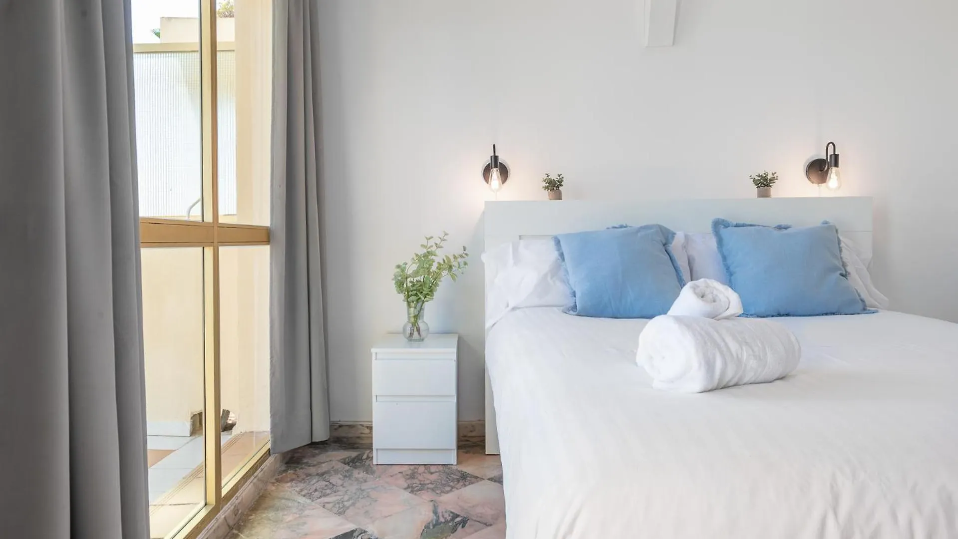 Oleholidays 1111 Romana Playa Vistas Al Mar Marbella 0*,  İspanya
