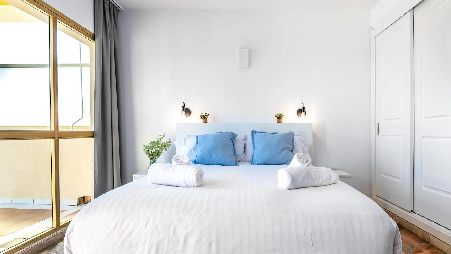 Oleholidays 1111 Romana Playa Vistas Al Mar Marbella Daire
